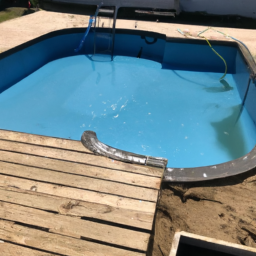 Accessoires indispensables pour l'entretien de votre piscine : produits et outils Eaubonne